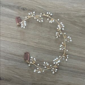Elegant Gold and White Floral Hair Accessory
